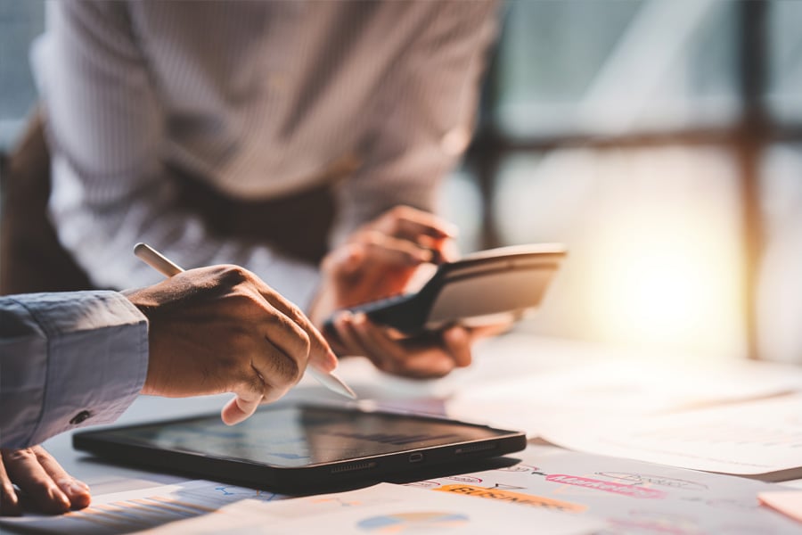 People accounting together