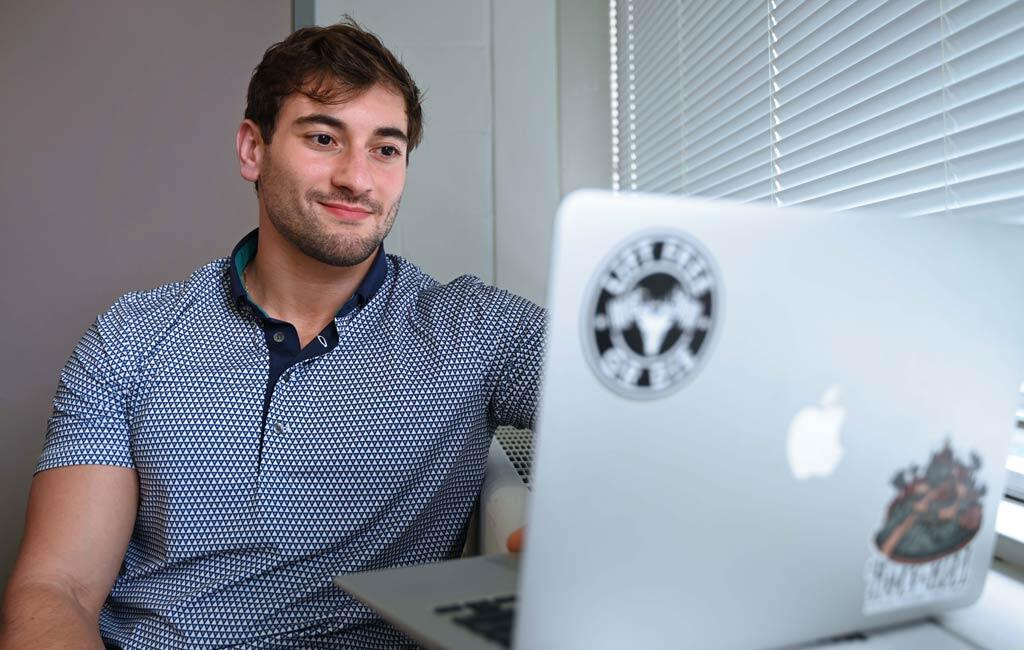 studentlaptop_2274